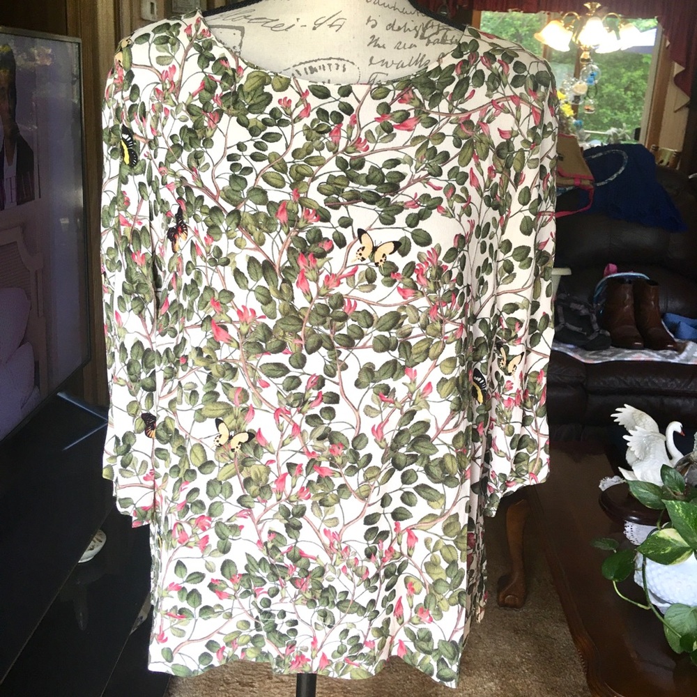 Women’s H&M butterfly 🦋 and flower 🌸 blouse